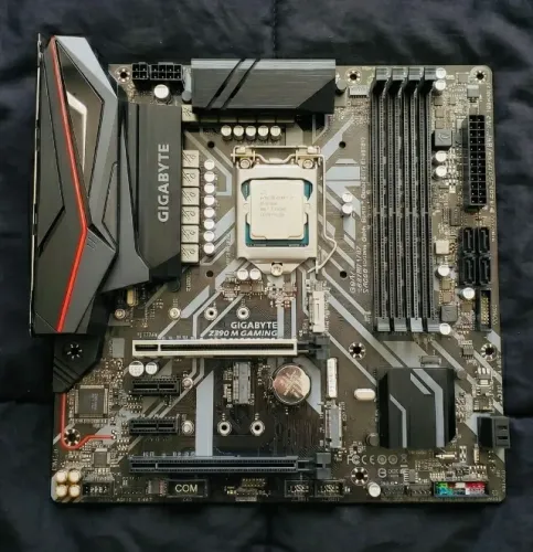 Kit Intel i7-9700K + Placa-mãe Gigabyte Z390 M Gaming