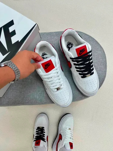 Tênis Nike branco com detalhes vermelho linha premium