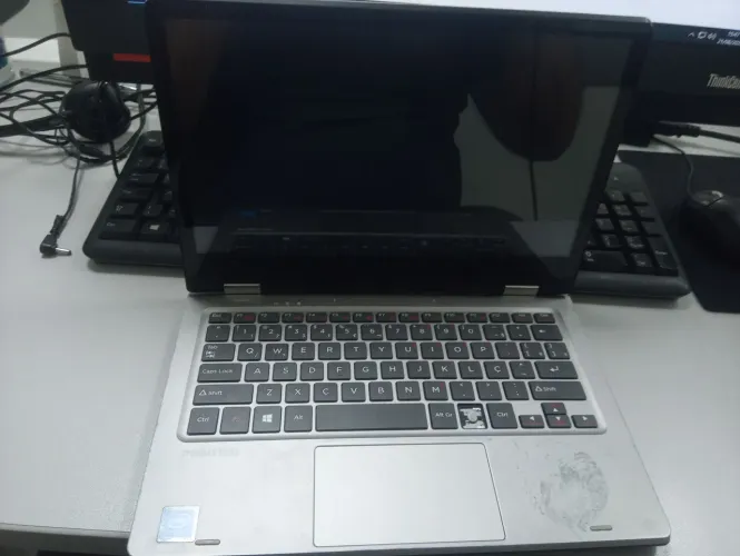 Notebook Tablet Positivo com detalhe