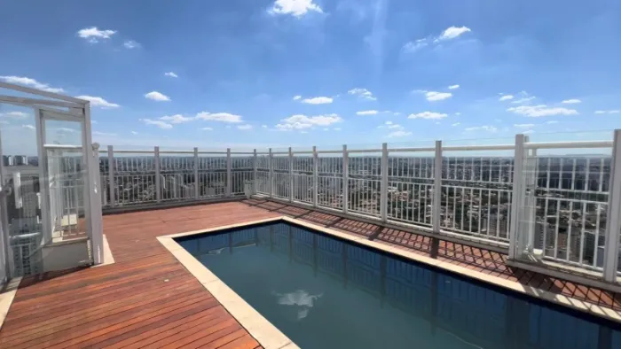 Cobertura luxuosa no Morumbi: 3 quartos, 3 suítes, 4 salas, 6 banheiros, 3 vagas na cidade