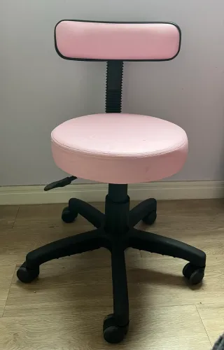 vendo cadeira mocho com altura regulável e com pouco tempo de uso