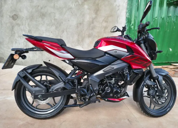 BAJAJ DOMINAR NS160