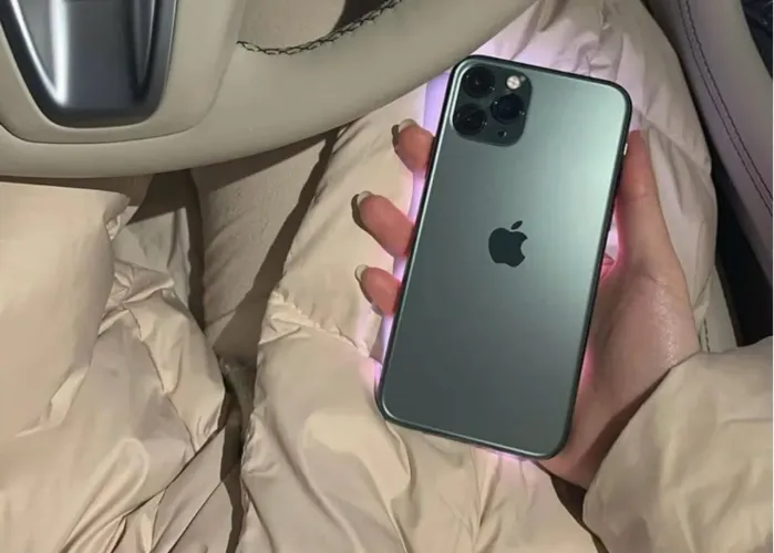 iPhone 11 Pro Max verde em perfeito estado de conservação