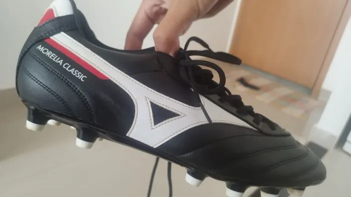 Chuteira em couro de Campo Adulto Mizuno Morelia Classic MD 43 usada 1 vez