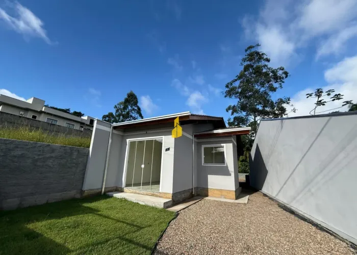 Casa nova com dois dormitórios em loteamento residencial com muita natureza  Bairro Estrad