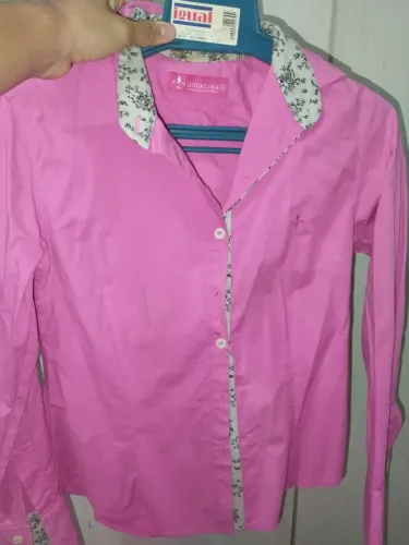 Camisa rosa com botão