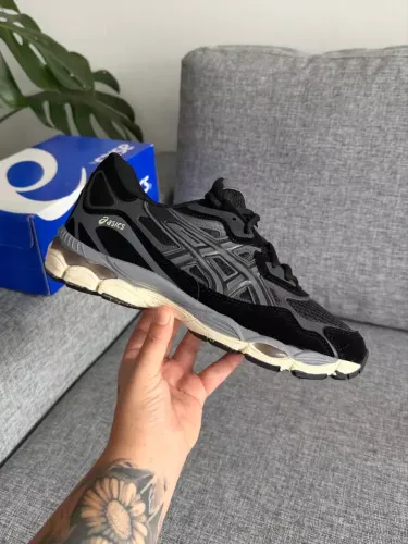 Tênis Asics preto solado bege 38 ao 43