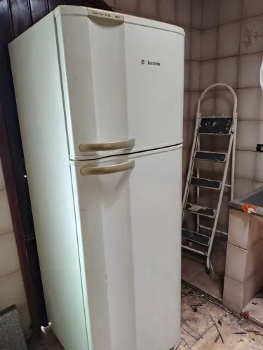 Refrigerador Df38. Precisa reparos 