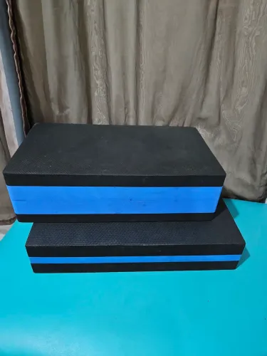 Steeps plataforma elevada e antiderrapante usada para exercícios aeróbicos.