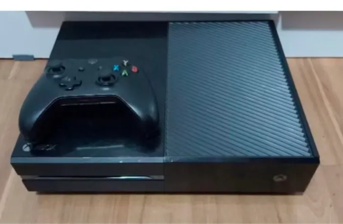 Xbox One Fat - 500Gb. vendo ou troco por Xbox Série X/S. Combino a diferença. 