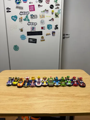 Lote de Hot Wheels x Super Mário (13 carrinhos)