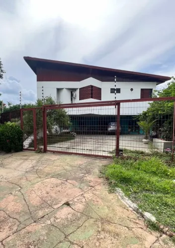 Vende-se casa de esquina na Av. Arthur Bernardes 