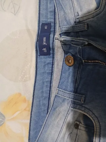 Calças jeans feminina 38 e 40 15 reais cada
