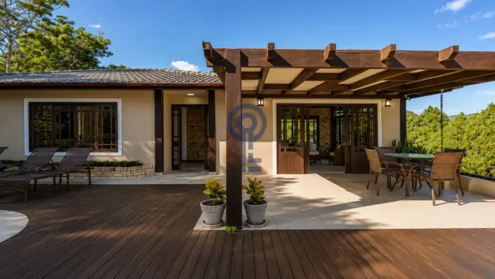 Casa 6 quartos no Sambaqui