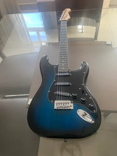 Guitarra Stratocaster Konig Kit completo