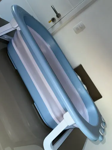 Vendo banheira semi nova, com pouco tempo de uso, ótimo estado