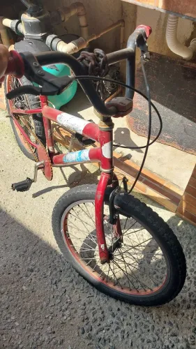 Bicicleta infantil seminova