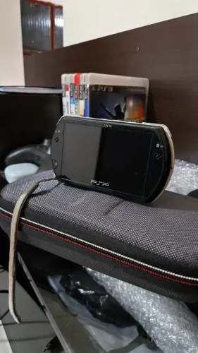 PSP GO Desbloqueado 16GB Lotado de jogos!! Faço olx pay!