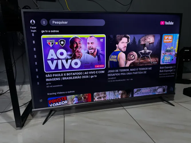 Tv TCL 50 polegadas funcionando, mas com avarias 
