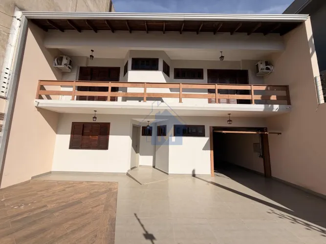 Prédio Comercial com Sala, Apartamento e Lazer, no Centro!