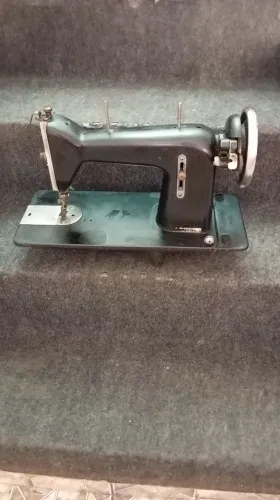 máquina de costura antigo pra decoração 