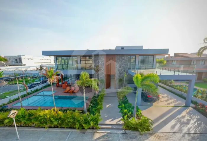 Viva o Alto Luxo: Casa Exclusiva com 5 Suítes no Condomínio Morada da Praia II!