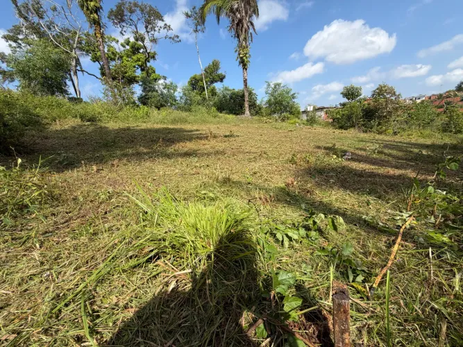 Terreno 10x20, localizado no antigo sitio do Aquiles na Vila Embratel 