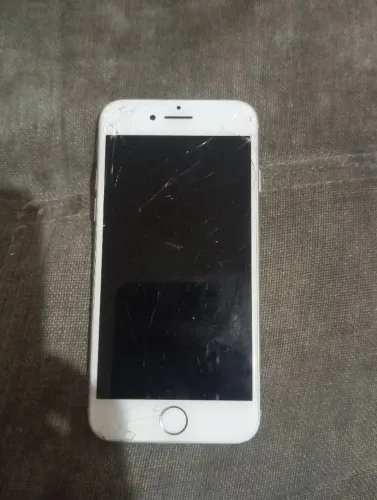 Vendo iPhone para uso de peças