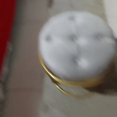 Puff de ferro dourado