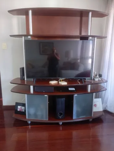 Vendo estante home semi novo sem arranhões ou outro dano.