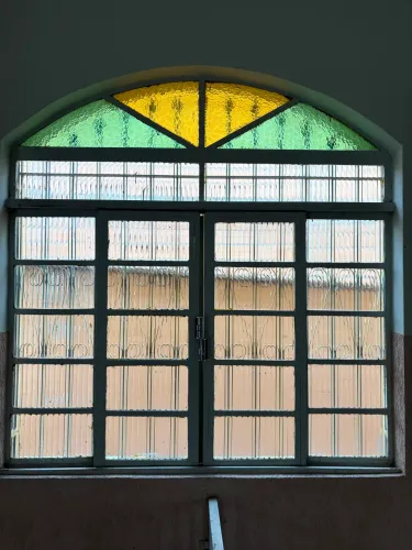 Janelas, portas e basculantes colonial 
