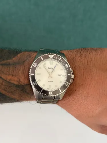 Relógio Casio Duro Mdv-107d 200m Aço Fundo Branco Seminovo