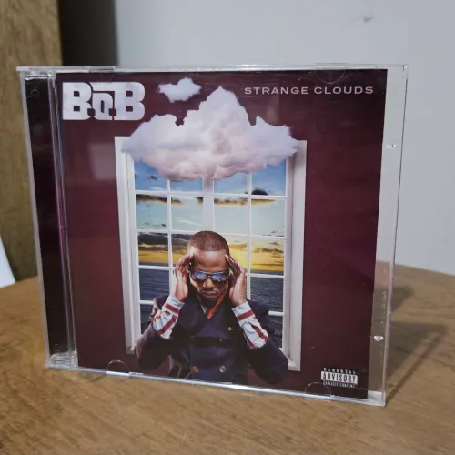 CD B.o.B - Strange Clouds (música Both of Us ft. Taylor Swift)