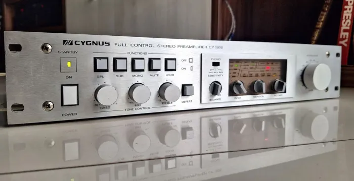 PRÉ AMPLIFICADOR CYGNUS CP1800 