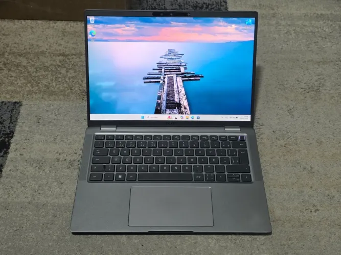 Notebook Dell Latitude 7440 i7 13th 1370P 16GB DDR5 256GB de SSD - Tela 14" Full HD Touch