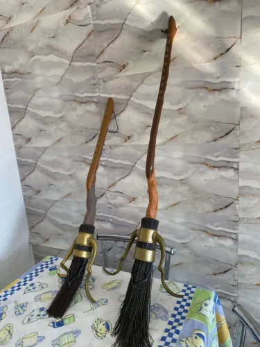 2 vassouras Harry Potter