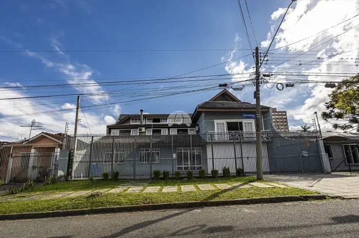 Imóvel para venda possui 378 m² com 5 quartos em Parolin - Curitiba - PR