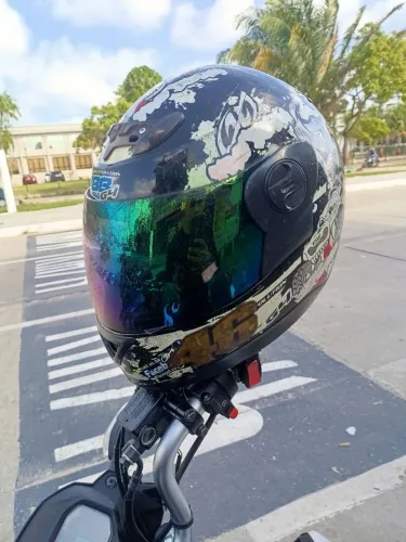 Capacete pra desapegar