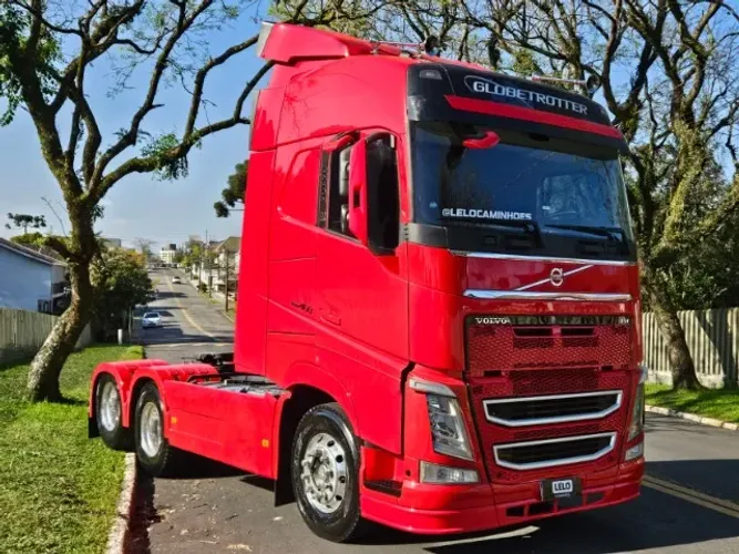 Volvo FH 460 6x2 Globetrotter Ano 2021 Plano Ouro Interna Nova Carenagem Rodas de Alumínio