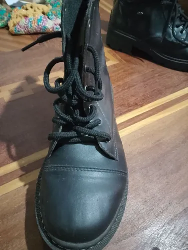 Vende -se duas Botas!