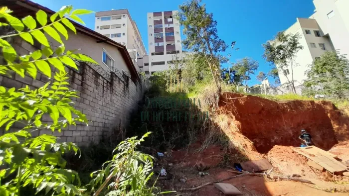 Lote a venda no Bairro Manacás com 221 m².