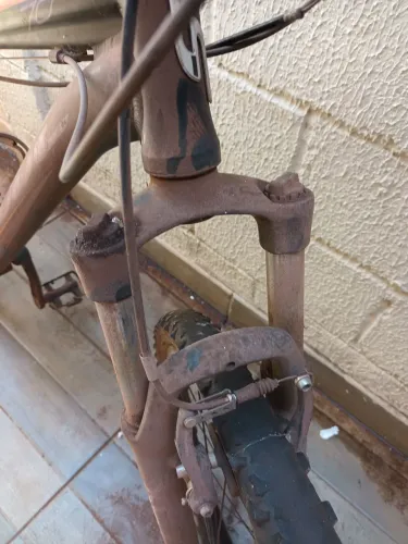 Vendo bicicleta toda original mas precisa dar uma arrumada