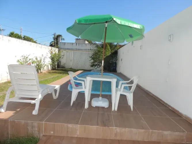 CASA COM PISCINA (PRÓXIMA A BARRA GAIVOTA)