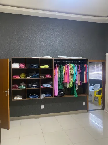 roupas masculinas e femininas 