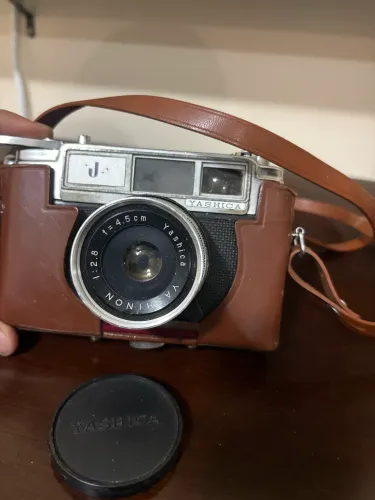 Yashica J Vintage 35mm Original - Câmera Analógica Clássica com Case e Tampa Original 