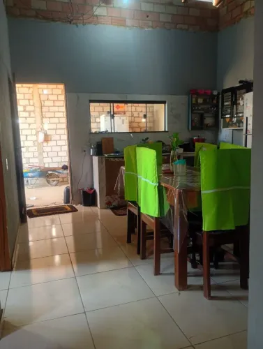 Estou vendendo essa casa no bairro área 