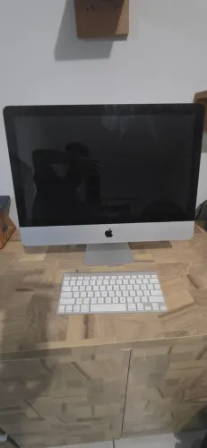 iMac (21.5-inch, Mid 2010) - Para Retirada de Peças / Não Liga