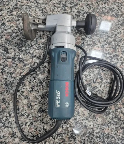 Tesoura faca elétrica bosch gsc 2,8 com potência de 500w