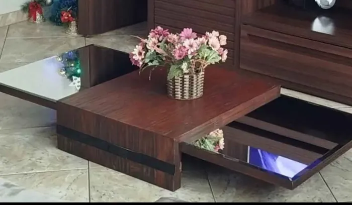 Mesa de madeira maciça c espelho 