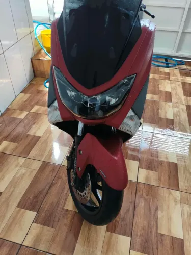 N Max vermelha